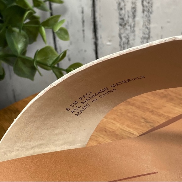 Dolce Vita Paci Slide Sandals - Picture 6 of 7